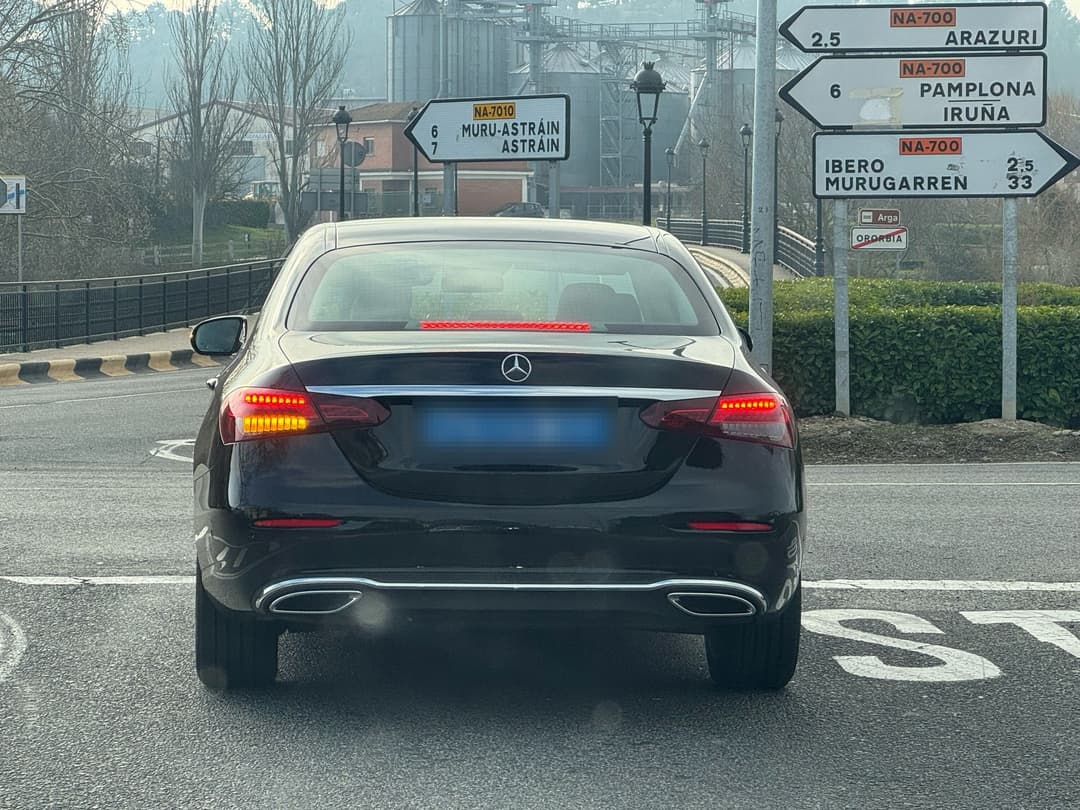FFGR España Mercedes sedan on the road