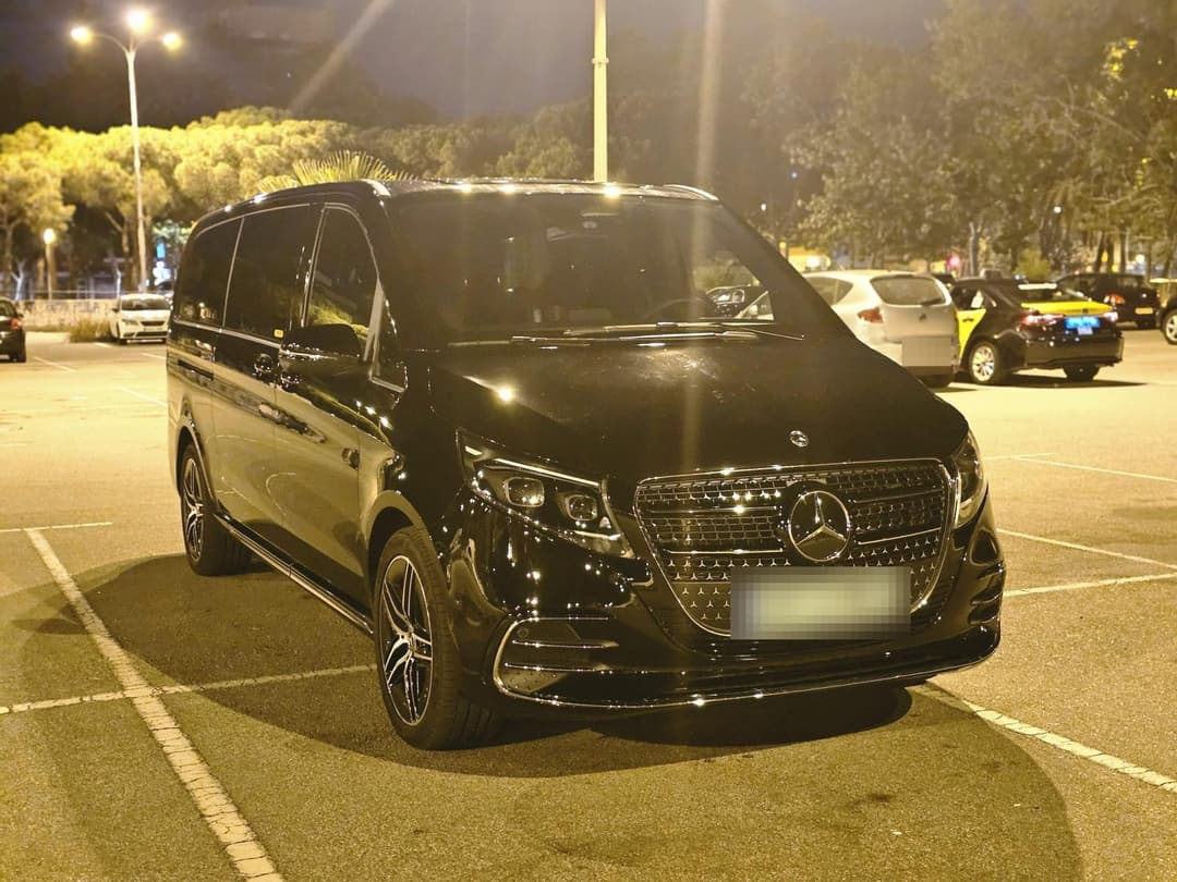 FFGR España Mercedes V-Class at night